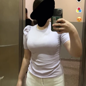 älskar färgen, super bekväm å passar me allt - fint och skönt material 