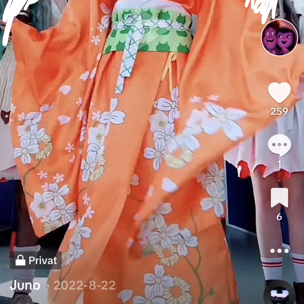 Säljer min Hiyoko cosplay! Super bra skick! Inkluderar: Peruk och allt på bilderna! . Klänningar.