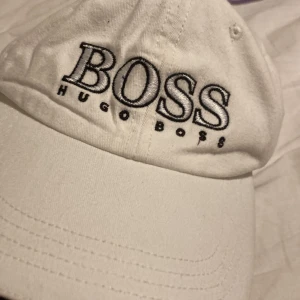 Vit Hugo boss keps  - Äkta Hugo boss bra kvalitet!!