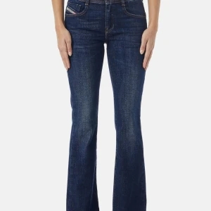 Diesel low mid bootcut jeans original  - Beställde dessa otroligt snygga jeans, men dem kom i fel storlek, orginalpriset ligger på 1600, Aldrig andvända