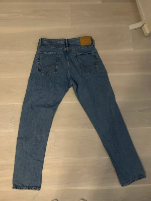 Jack n Jones jeans - Jeans från Jack n Jones nyligen köpte använt max 2 gånger och de kommer helt enkelt inte till användning. Köpt för 600kr mitt pris 150kr. Storlek 31x34