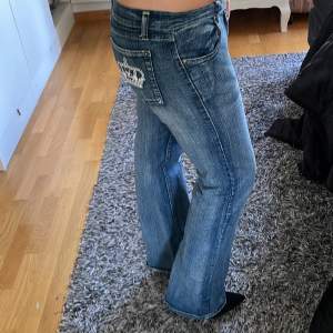 Lågmidjade asssnygga Victoria Beckham jeans. Skriv för fler bilder/frågor, köp nu är okej att använda😻