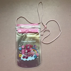 Vatten säker telefon hållare - Jag tror att det är en vatten rör telefon hållare. Är ej helt säker dock. Den har aldrig använt och är helt fläckfri! Super söt och längden går att ändra!