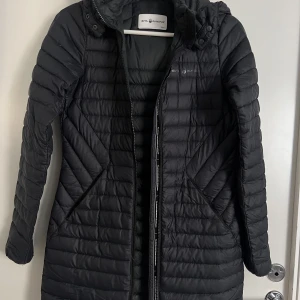 Sail Racing W Downjacket - Dunjacka , storlek XS, navy blå