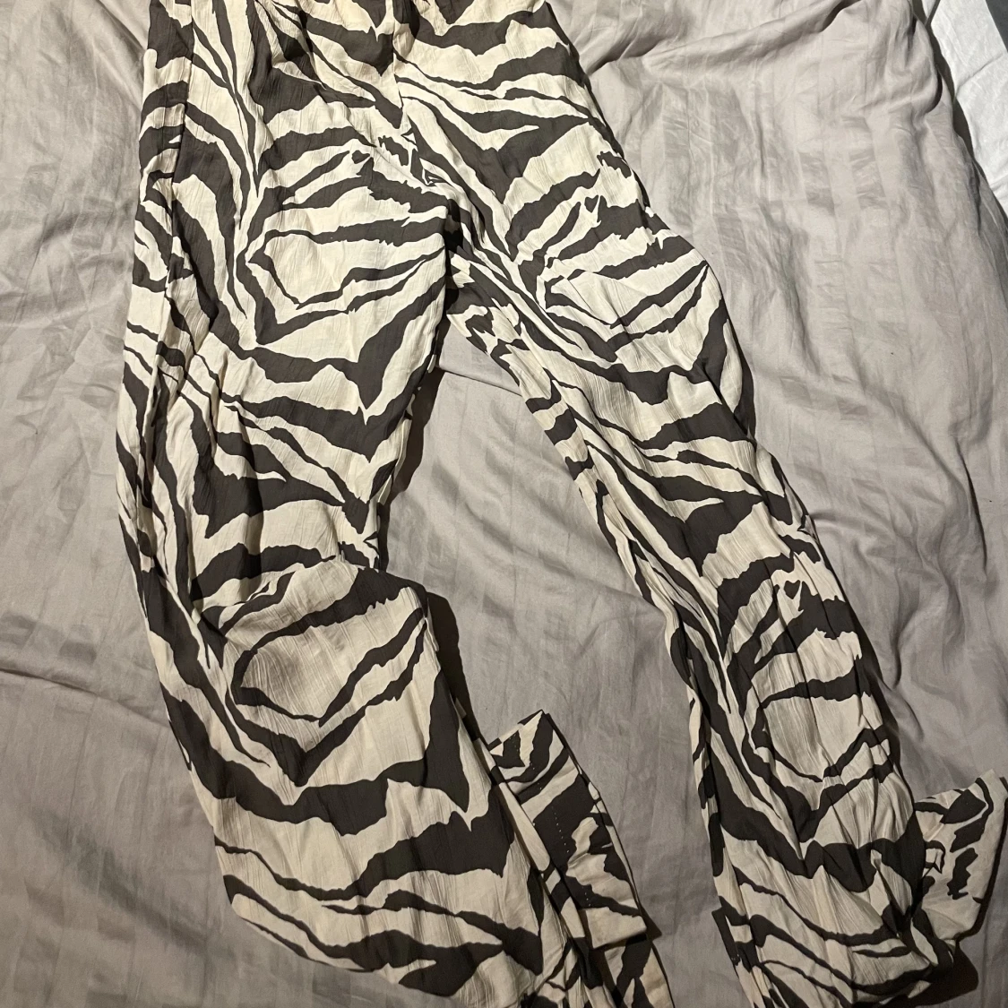 Luftiga byxor från hm