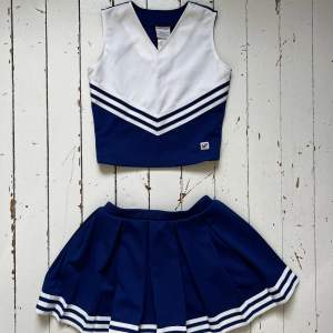 Fint vintage cheerleaderset i blått och vitt, strl XS.  