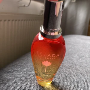 Escada parfym taj sunset - Escada parfym, parfymen är ny och aldrig använt, 50 ml. 