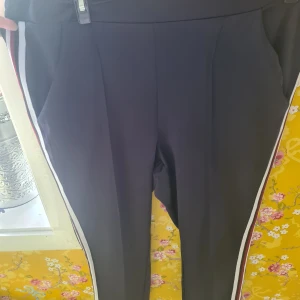 Chinos i viskos material - Fint skick 