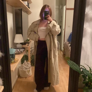Trenchcoat - Köpt på asos! Älskar men kommer inte till andvändning :(