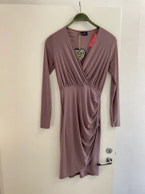 Oanvänd klänning storlek L - Oanvänd klänning storlek L