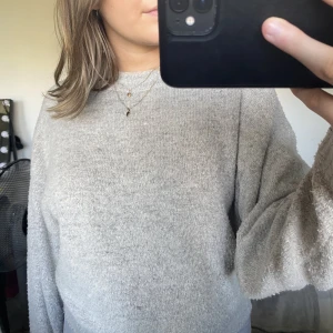 Grå stickad tröja - Stickad tröja från Nelly, skriv för mer bilder 😙