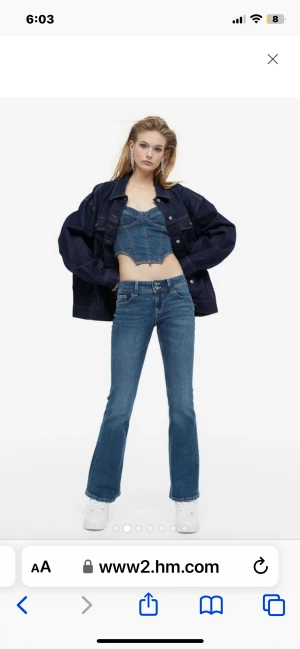 Hm jeans - Lågmidjade jeans från hm❤️ Använda runt 5 ggr annars bra skick👍🏻 Säljer pga att jag inte får någon användning av dem❤️ Skriv ifall ni har några funderingar och pris kan diskuteras❤️