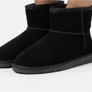 Fake uggs  - Använda en vinter har dem i beige också som också ska säljas.