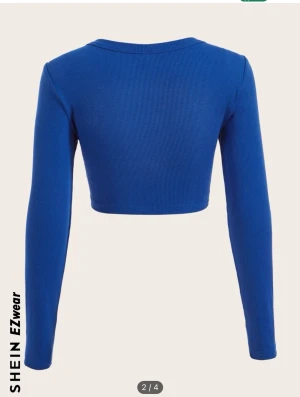 Blå ribbad tröja - Helt nytt!! Bra kvalitet & stretchigt tröja. Säljer den pågrund av använder inte. Men annars allt e bra 💙💙