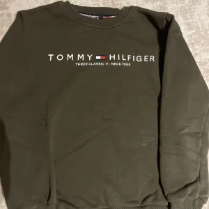 Tommy Hilfiger tröja storlek S  - Okej/Bra skick!, har använt den kske 3-5 gånger