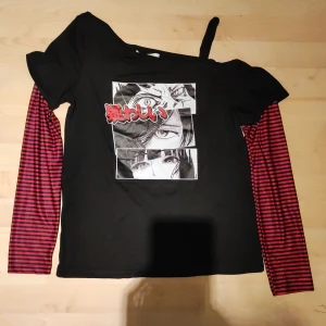 Svartrandig animeblus - Svart anime randigt linne.  Ny och oanvänd.