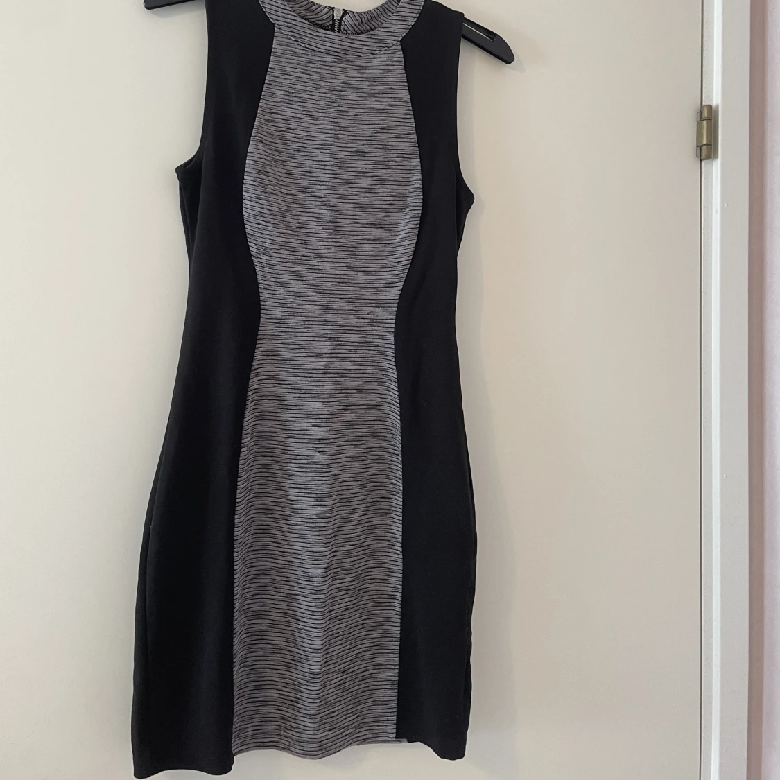 Klänning grå och svart