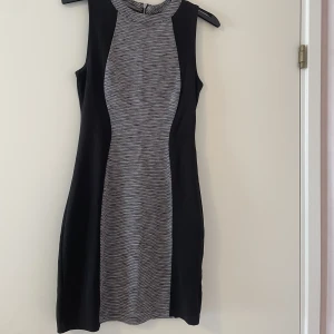 Klänning grå och svart - Kort klänning 