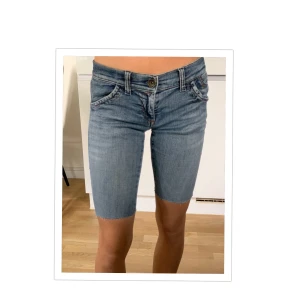 Miss sixty shorts - Avklippta Miss sixtyjeans i storlek 29, snygga fickor! 