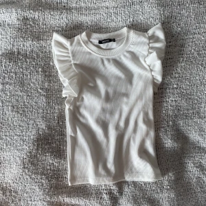 Blus - Gullig blus köpt i Spanien. Är i väldigt bra skick