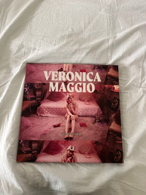 Veronica Maggio lp💞 - Så bra album men spelas tyvärr inte tillräckligt mycket för att ha kvar. Säljer även en affisch med samma album på min profil🥰