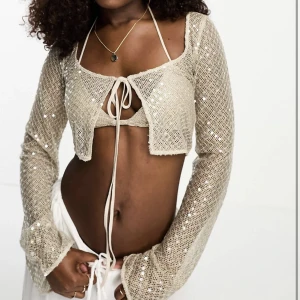 Champangefärgad glitter topp - Andvänd en gång Paljett topp med kofta Slutsåld på asos 