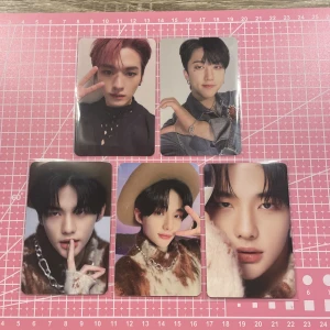 Straykids photocard - WTS/WTT dessa officiella pcs på straykids Minho, Changbin och hyunjin från lite olika album. ||Changbin maxident: 70kr || Hyunjin dicon: 60kr/st paketpris: 160kr || Minho Oddinary: 75kr || Paketpris för alla: 290kr Säker frakt med toploader+ bubblemailer🌸