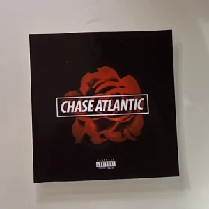 Klistermärke - Chase Atlantic - Klistermärke 5 x 5 cm, hemmagjord. Alt via Swish, 10 kr frakt tillkommer - 15 kr totalt.