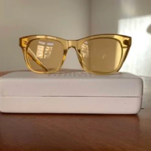 Chimi solglasögon  - Oanvända chimis. Finns på gärdet. Kan skickas mot fraktkostnad.