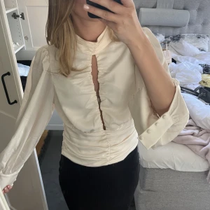 Blus - Jättefin tröja från Gina tricot i storlek 38💕