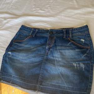 Jeans kjol från Only. Fint skick 💗