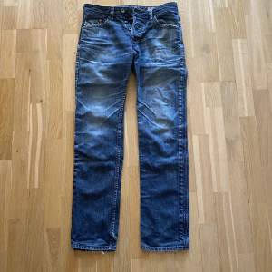 fina straight jeans från diesel! köpta second hand men otroligt bra skick  skriv för mer info och bilder 