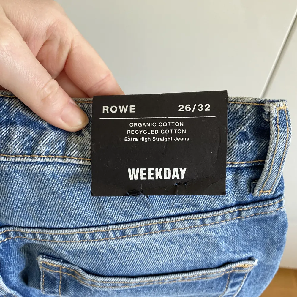 Helt nya Weekday jeans i modellen Rowe. Storlek 26/32. Aldrig använda pga fel storlek.. Jeans & Byxor.