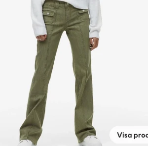 Gröna jeans hm  - Säljer dessa skit balla och trendiga jeans som är helt slutsålda, de är knappt använda och precis som nya 