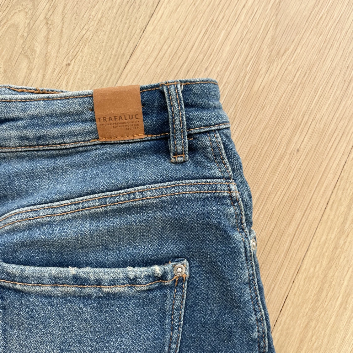 Lågmidjad jeanskjol - 91