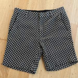 Skitsnygga shorts i storlek 46, inga defekter, skönt material och perfekta till sommaren. Pris kan diskuteras vid snabb affär, hör av dig om du har frågor. 