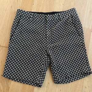 Shorts - Skitsnygga shorts i storlek 46, inga defekter, skönt material och perfekta till sommaren. Pris kan diskuteras vid snabb affär, hör av dig om du har frågor. 