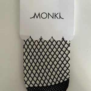 Strumpbyxor  - Jätte fina fiske strumpbyxor som är helt ny, från MONKI!🤍