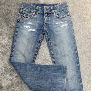 Straightleg jeans - Raka jeans från märket weaver som jag tyvärr inte får på mig längre!! Står att det ska vara W30 och L32 men tycker ej midjemåttet stämmer tyvärr!! Annars är dom super fin färg och coola detaljer 🥰🥰