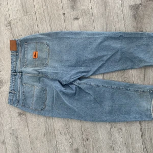 Butter Jeans - Baggy jeans från Butter, nypris 1199. Använt skick, men fortfarande hela med mycket liv kvar i sig!