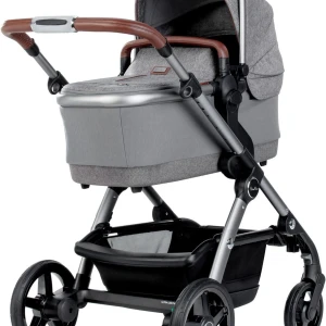 Silver Cross komplett med ligg&sittdel samt snyggaste åkpåsen  - Dessvärre fick jag missfall sent och var så depp att jag inte orkade annat än sova. Nåja nu har den stått oanvänd 9 månader så den är i nyskick. Vill du köpa till åkpåse från elodie för 349:- bild 3. och 3499:- för vagnen