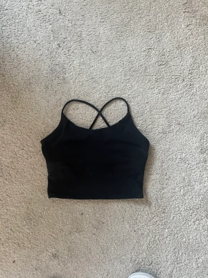 Träningslinne  - Träningslinne från relode strl xs. Inbyggd bh. 