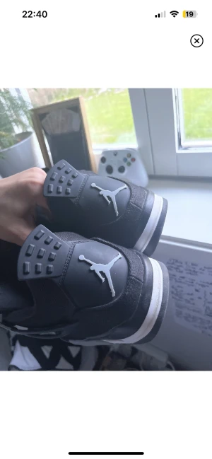 Jordan black canvas  - Säljer använda jordan black canvas storlek 44. 7/10 skriv vid frågor. Äkta