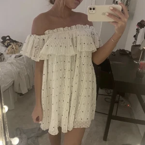 Prickig klänning - Så fin klänning!! Perfekt till i sommar