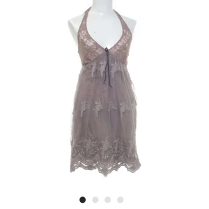 Odd molly klänning - Skriv för fler bilder, begagnad så vet ej hur mycket den används men den är i fint skick, väldigt bekväm och bra passform, den är i storlek M men funkar även som S