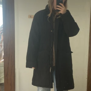 Svart vinterjacka  - Svart mjuk mysig vinterjacka. Skicka meddelande vid köp, PRIS INKLUSIVE FRAKT