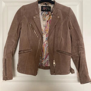 Jofama by kristine ullebo - Använd ett fåtal gånger. Storlek 32 men passar även 34. Super fin 