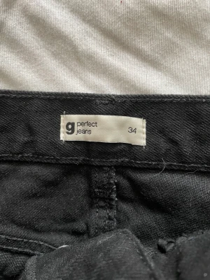 Denimkjol  - Denimkjol från Gina Tricot, knappt använd. Damstorlek 34 