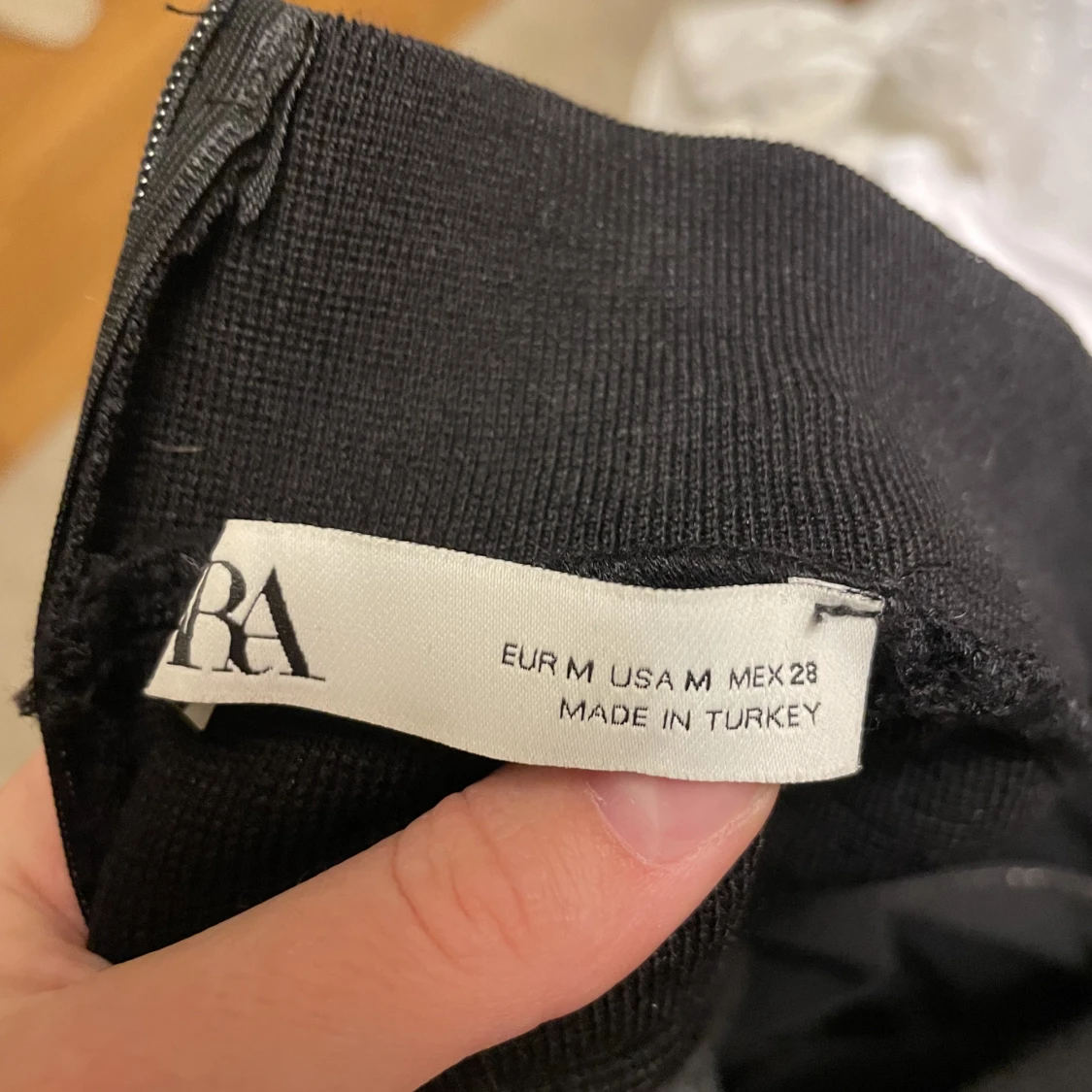 Tröja med puffärmar och hög krage - 90