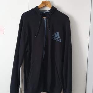 Fin Adidas luvtröja